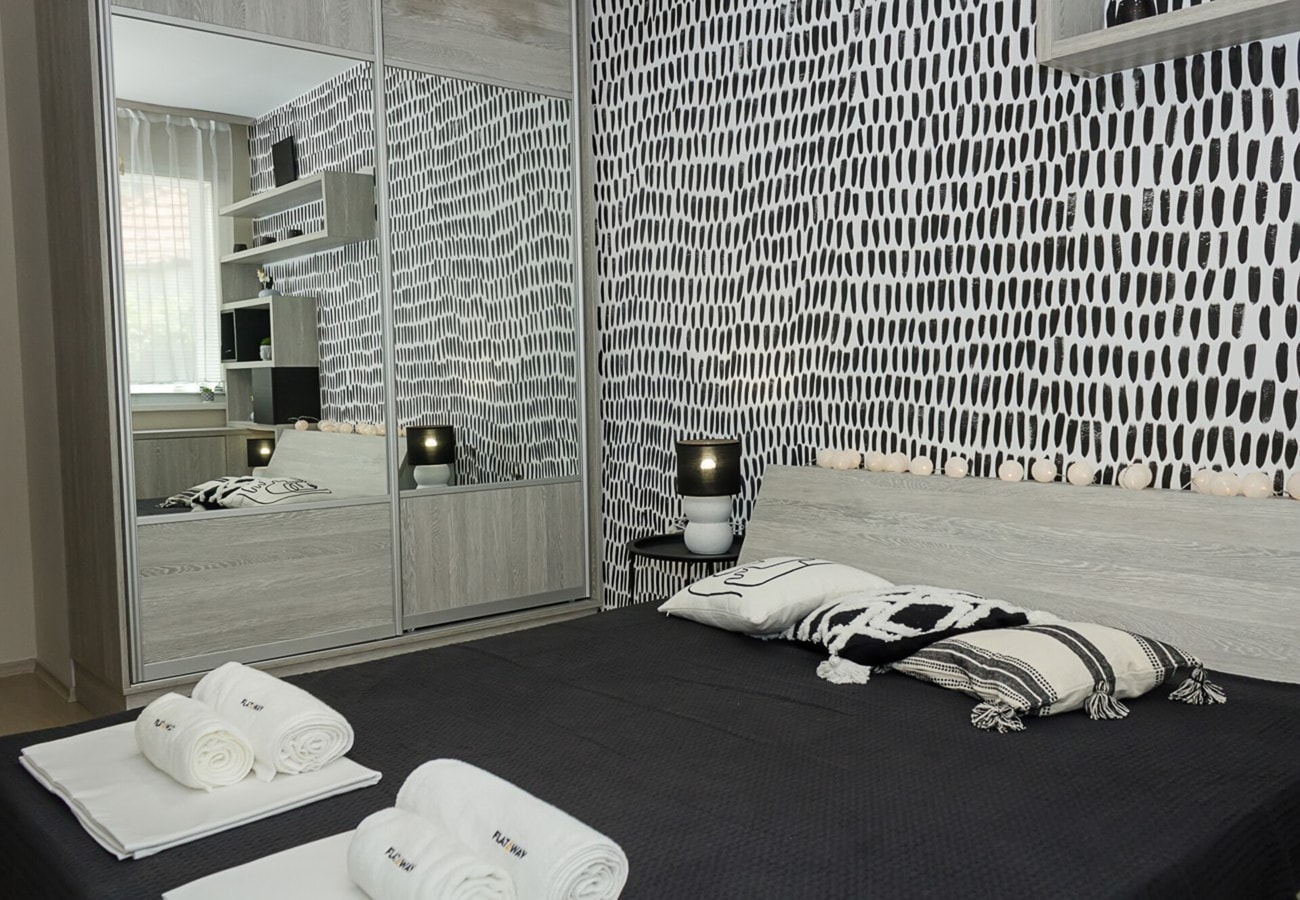 Black & White -1BD Flat in Varna Center 2 Flat Manager Booking