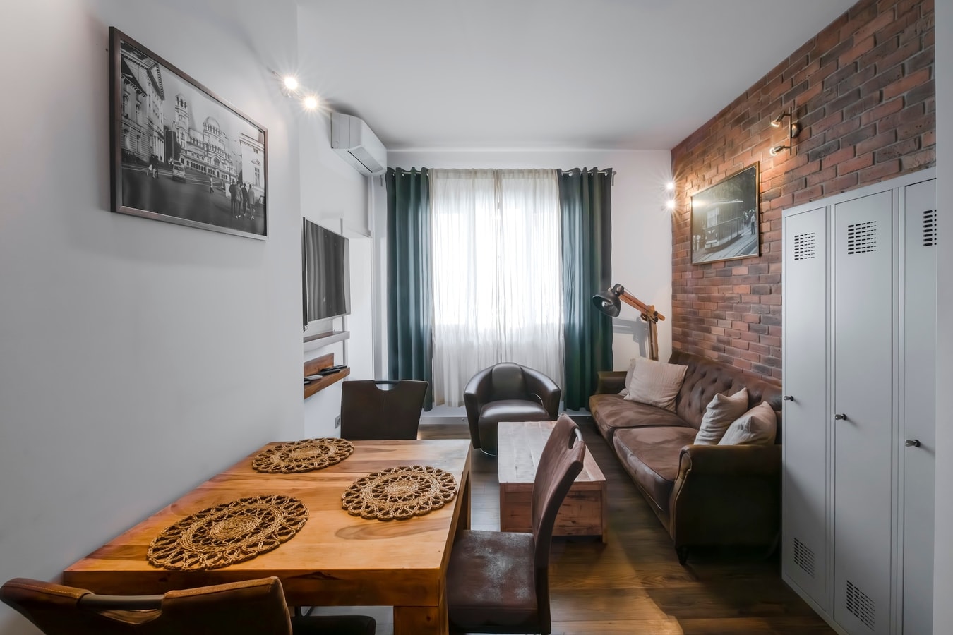 Cinématique - Designer 1BD on Solunska 5 Flat Manager Booking