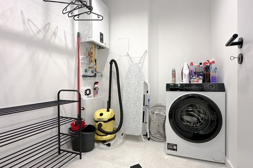 Modern & Quiet 1BR Near Center + Private Parking 17 Flat Manager Booking
