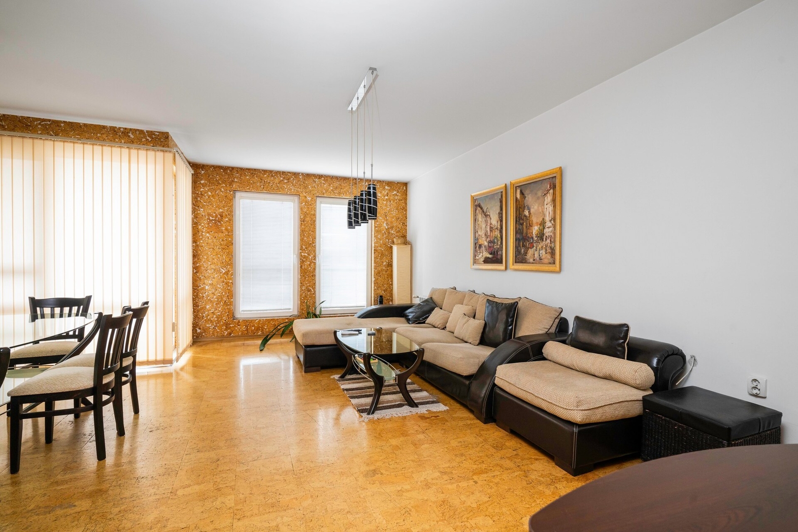 Vintage and Cozy 2BD Apartment in Prime Location 8 Flat Manager Booking