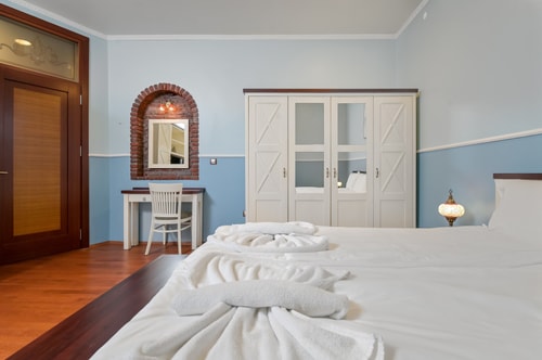 Life in Colors ~ Two-Bedroom Premium Apartment 17 Flat Manager Booking