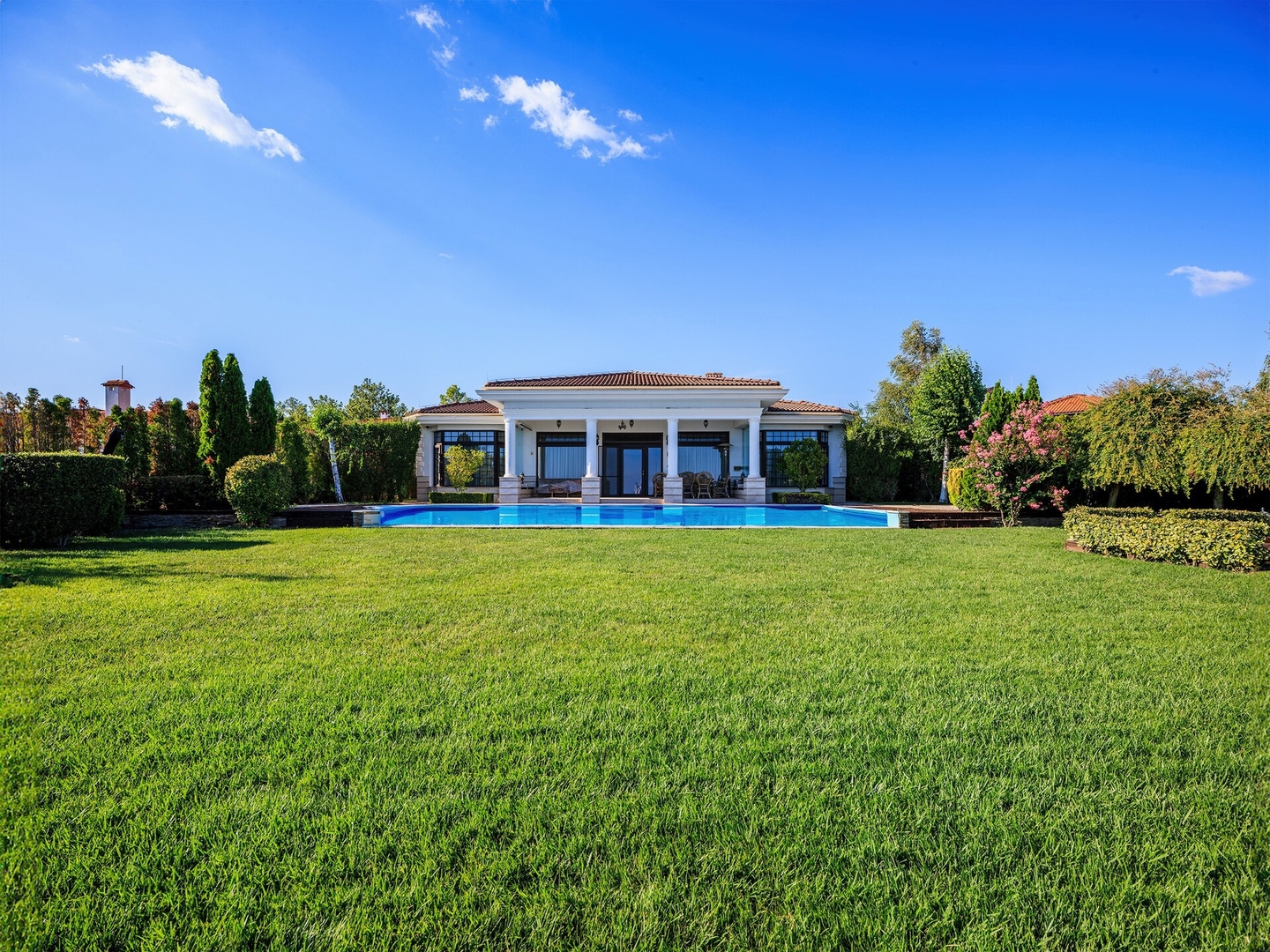 Luxury Villa with Pool- 4 Bedrooms in BlackSeaRama 31 Flat Manager Booking