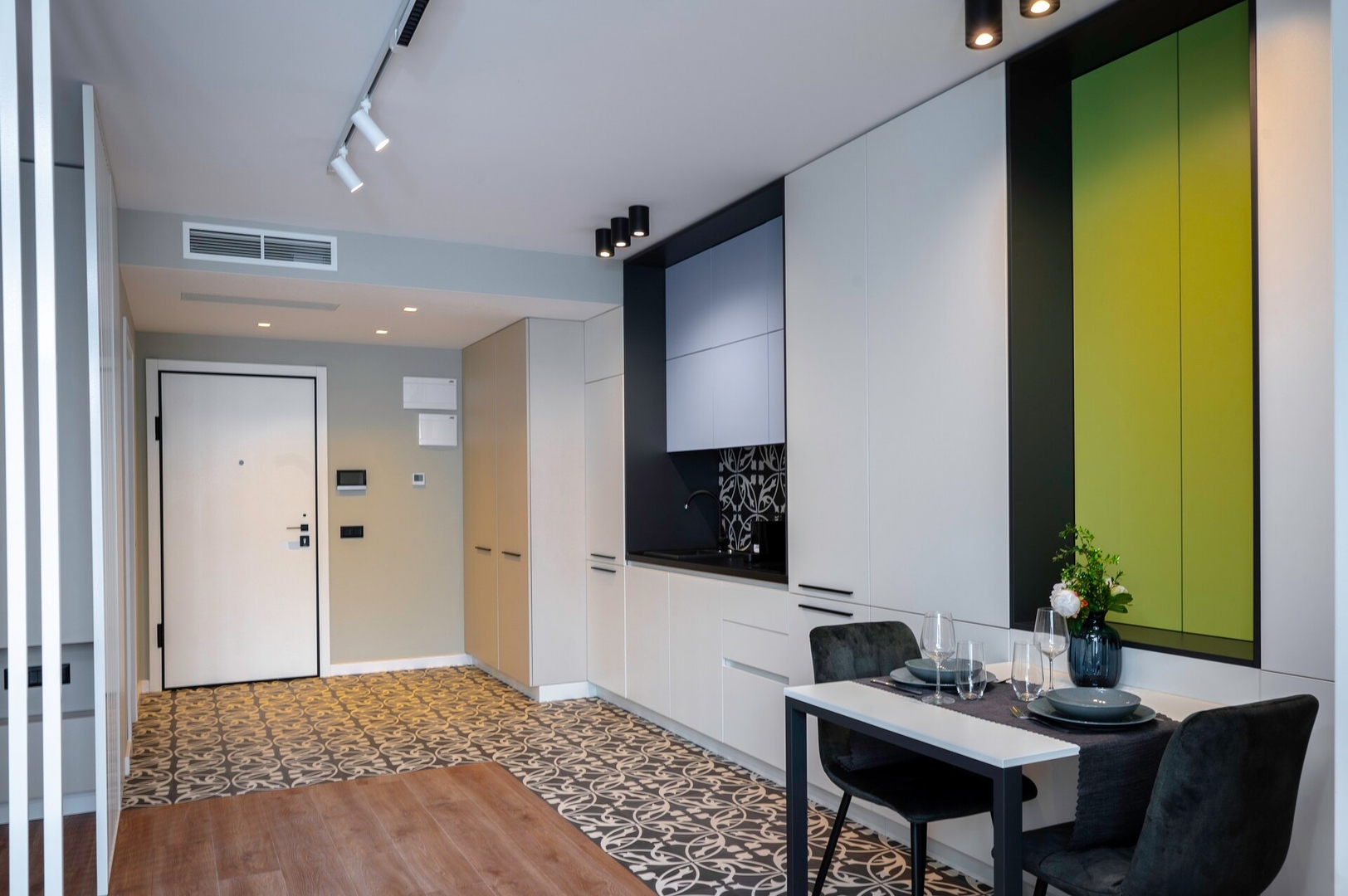 Aviva Living - Floral Studio 7.6 with Free Parking 1 Flat Manager Booking