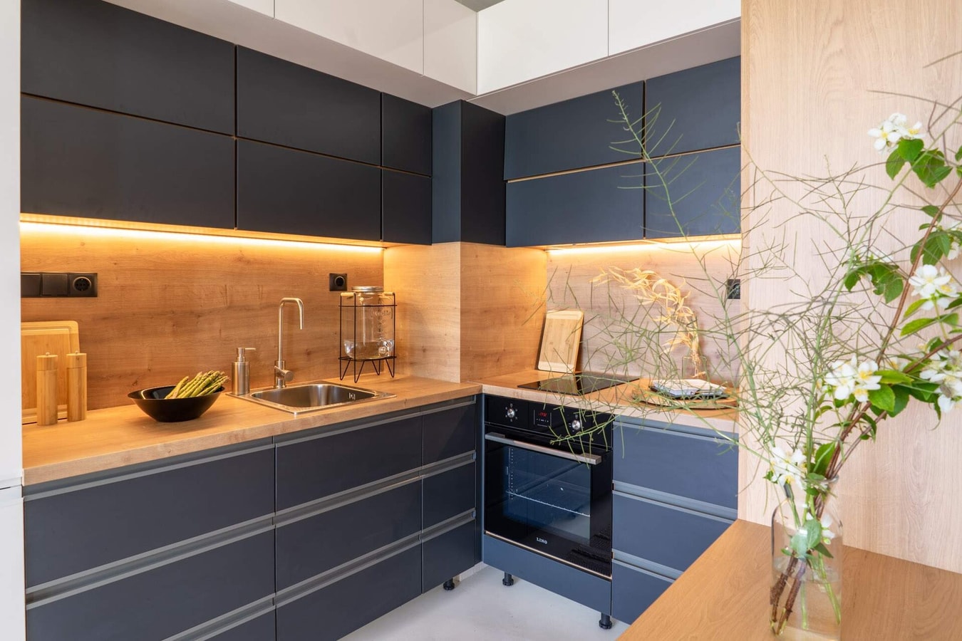 Smartly Designed Flat with Balcony & Parking 3 Flat Manager Booking