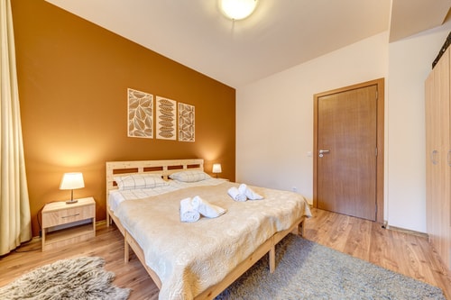 Cosy 1BD Apt w/ Free Parking and Balcony 17 Flat Manager Booking