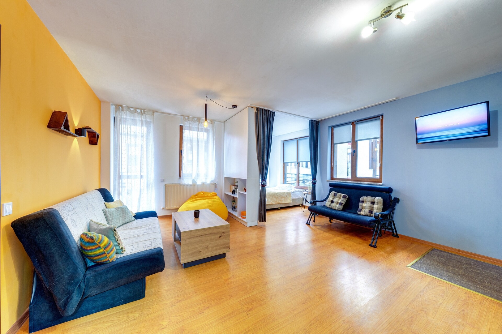 Colorful Retreat ~ 1BD next to the slopes 8 Flat Manager Booking