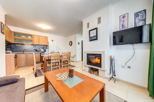 *By the Fireplace* Cozy 2BD Flat with a nice view 15 Flat Manager Booking