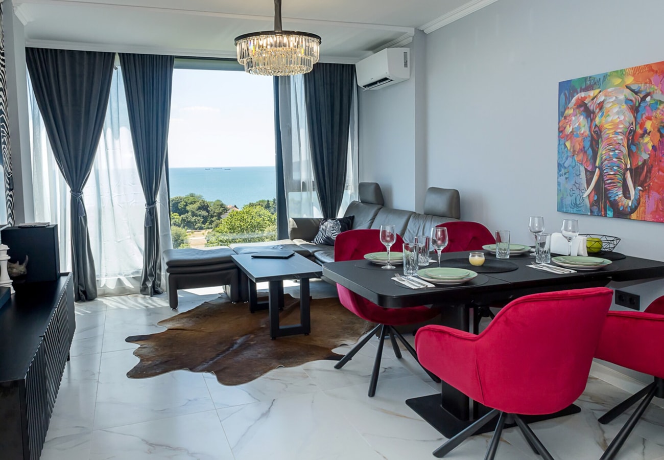 Royal View –Luxury 2BR Apartment with Sea Panorama Flat Manager Booking