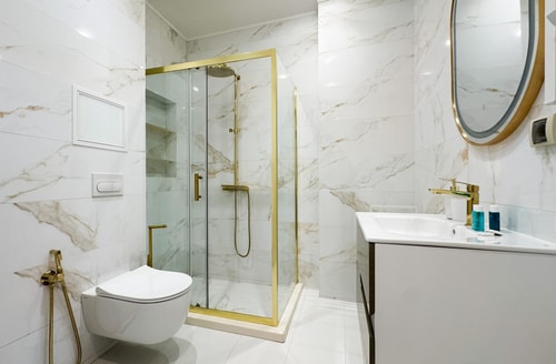 Designer 2BD Apt next to Eagle's Bridge 20 Flat Manager Booking