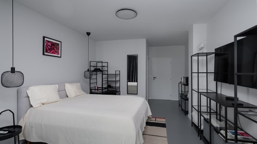 Aviva City Stay – 3 Private Studios Downtown 15 Flat Manager Booking