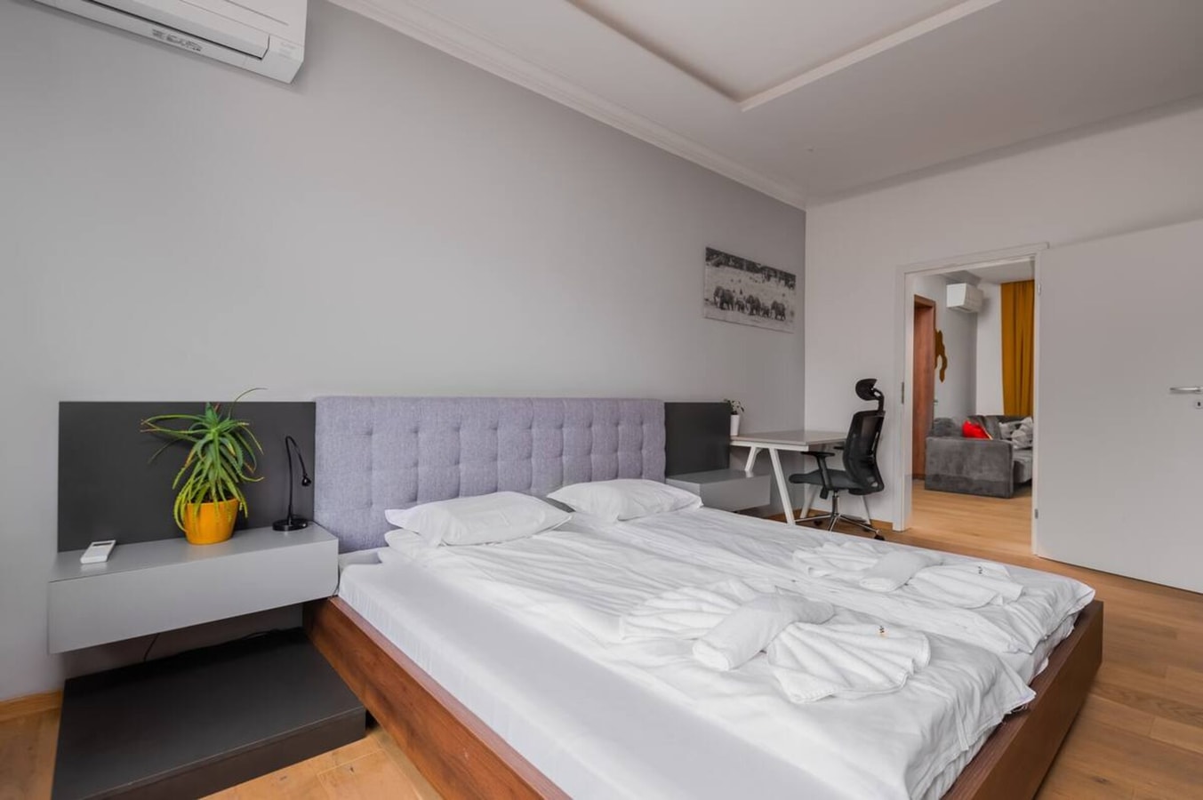 Yonita Gladstone 2BD · The Honeycomb Hideaway 2 Flat Manager Booking