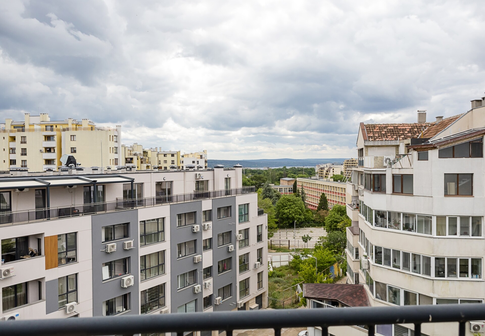 Urban & Cozy Escape - 1BR Flat near GrandMallVarna 2 Flat Manager Booking