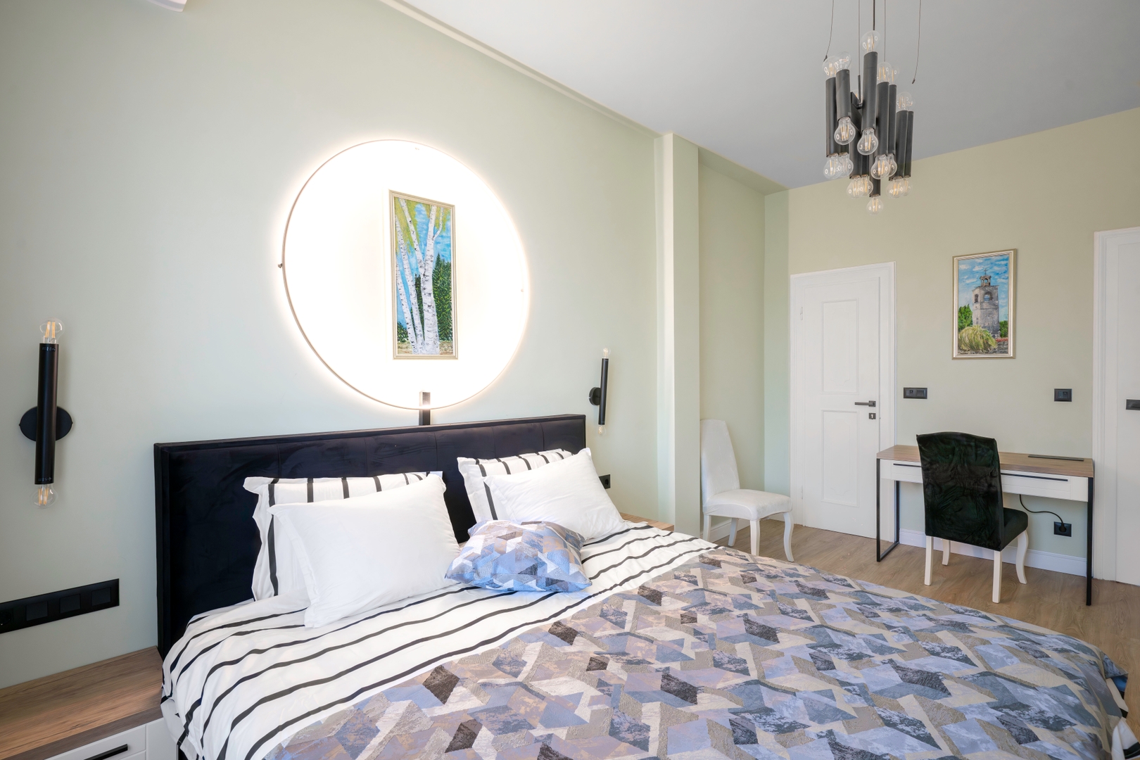 Urban Charm & Comfort: Chic 2BD in Prime Location 10 Flat Manager Booking