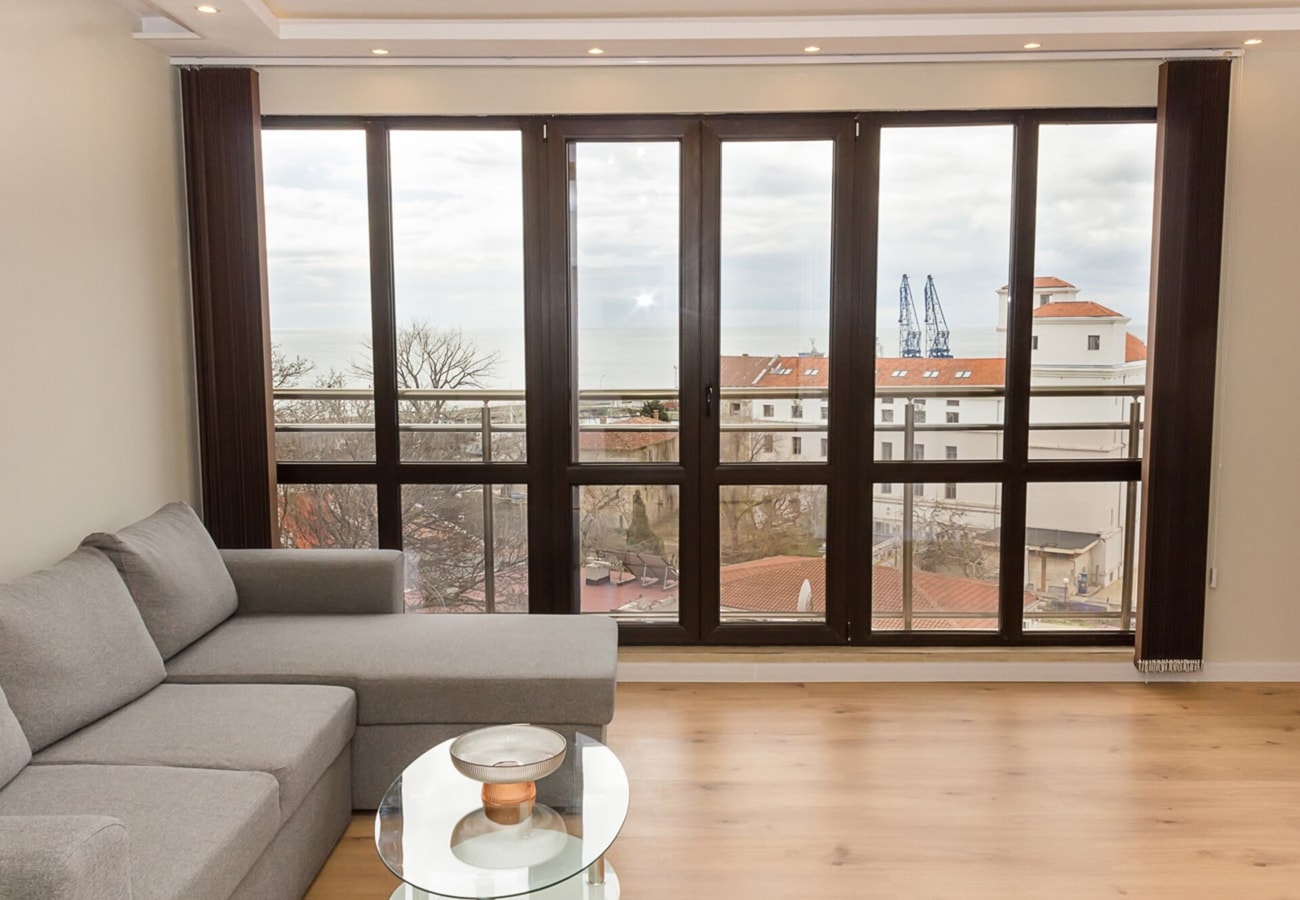 Seaview Haven: Elegant 2BD Flat in Balchik 8 Flat Manager Booking
