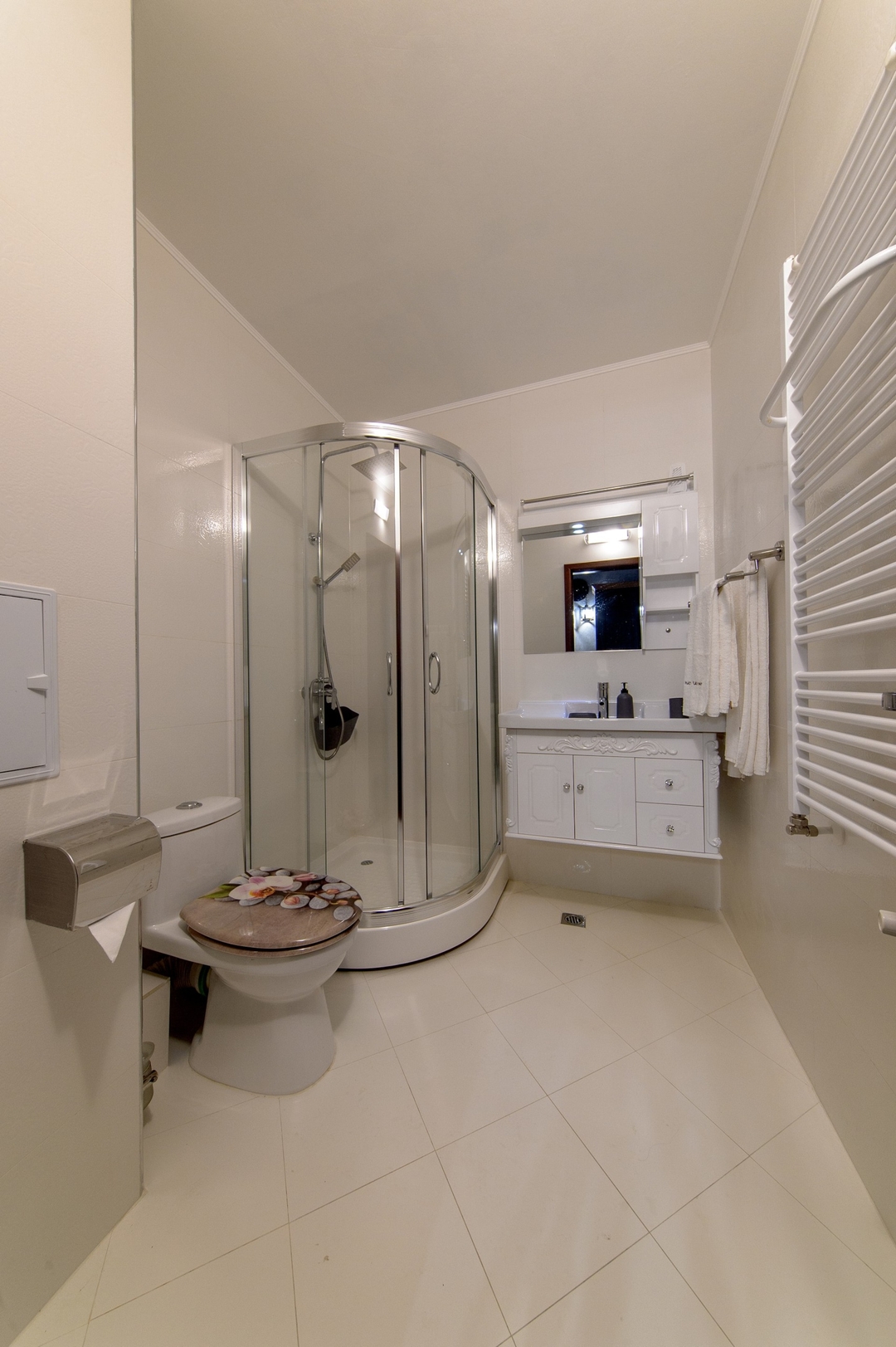 Luxury 2-bedroom apartment by Studenets Center 27 Flat Manager Booking