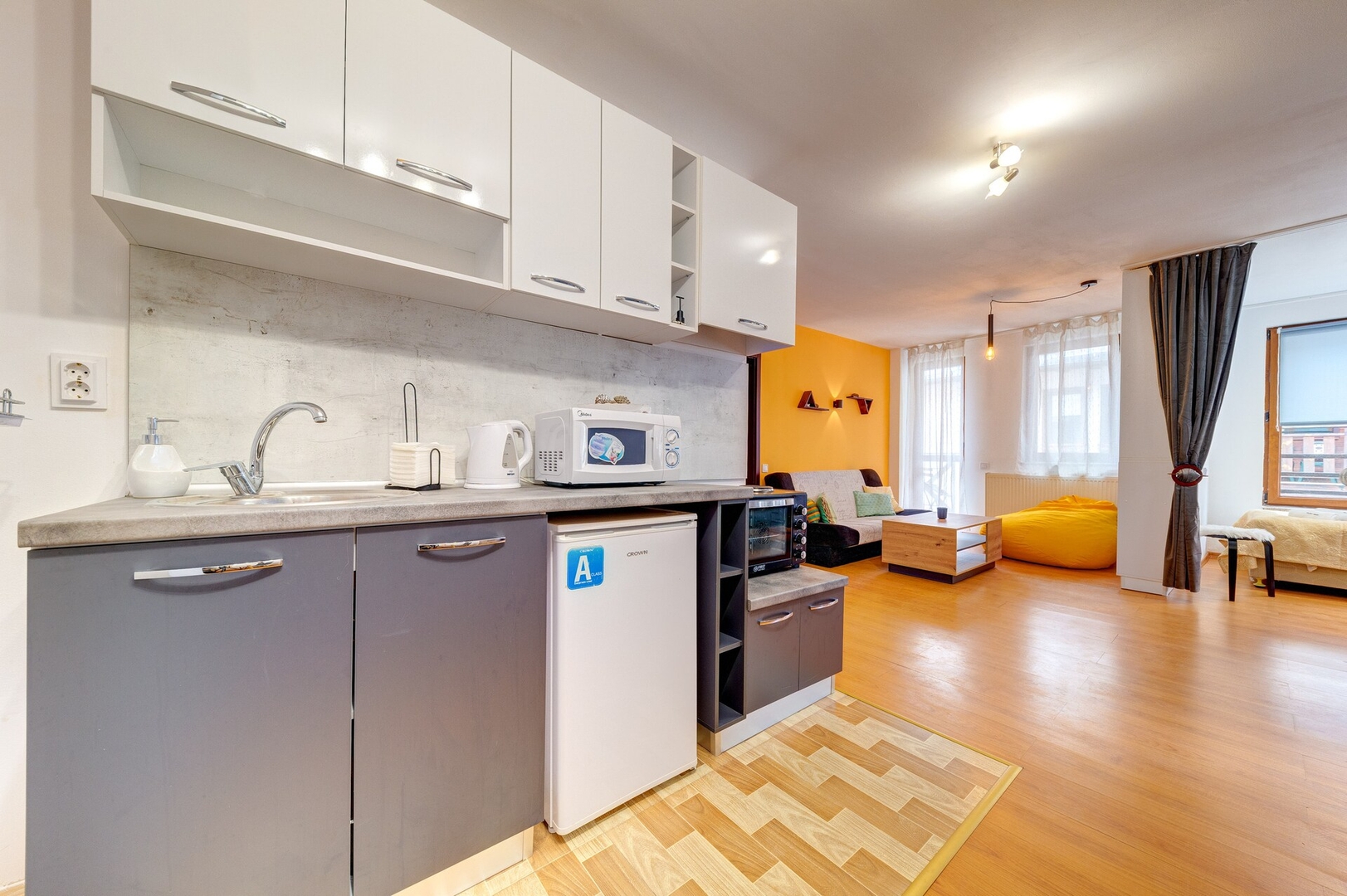 Colorful Retreat ~ 1BD next to the slopes 18 Flat Manager Booking