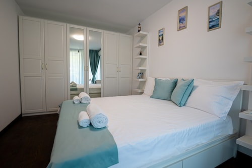Stylish 1-BD Apartment St. Constantine and Helena 4 Flat Manager Booking