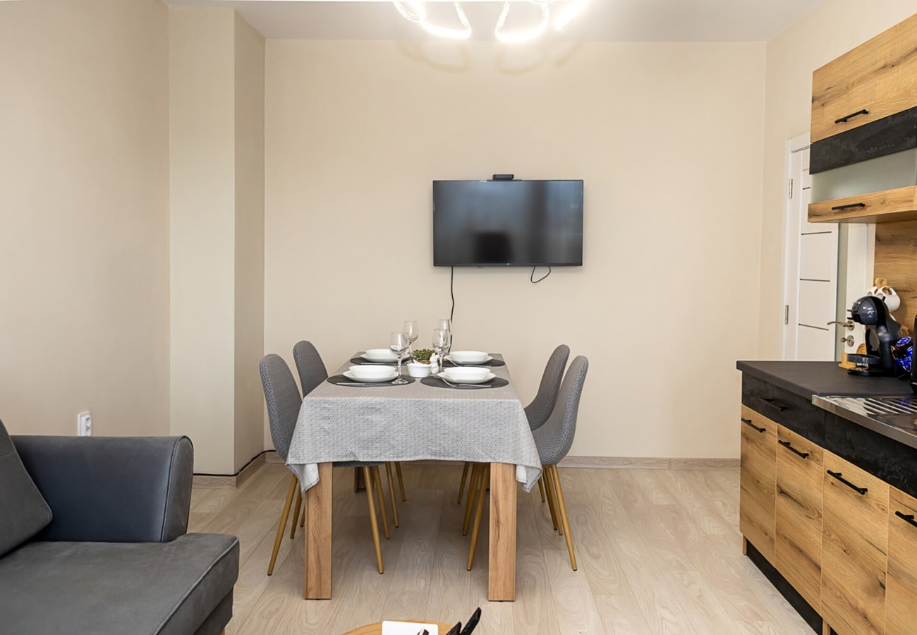 Bright One-Bedroom Flat with Balcony | Quiet Area 7 Flat Manager Booking