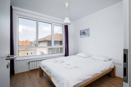 Bright and Cozy 1BD Apartment plus Desk 1 Flat Manager Booking