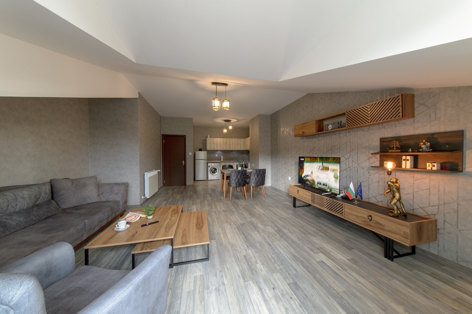 Luxury 2-bedroom apartment by Studenets Center 8 Flat Manager Booking