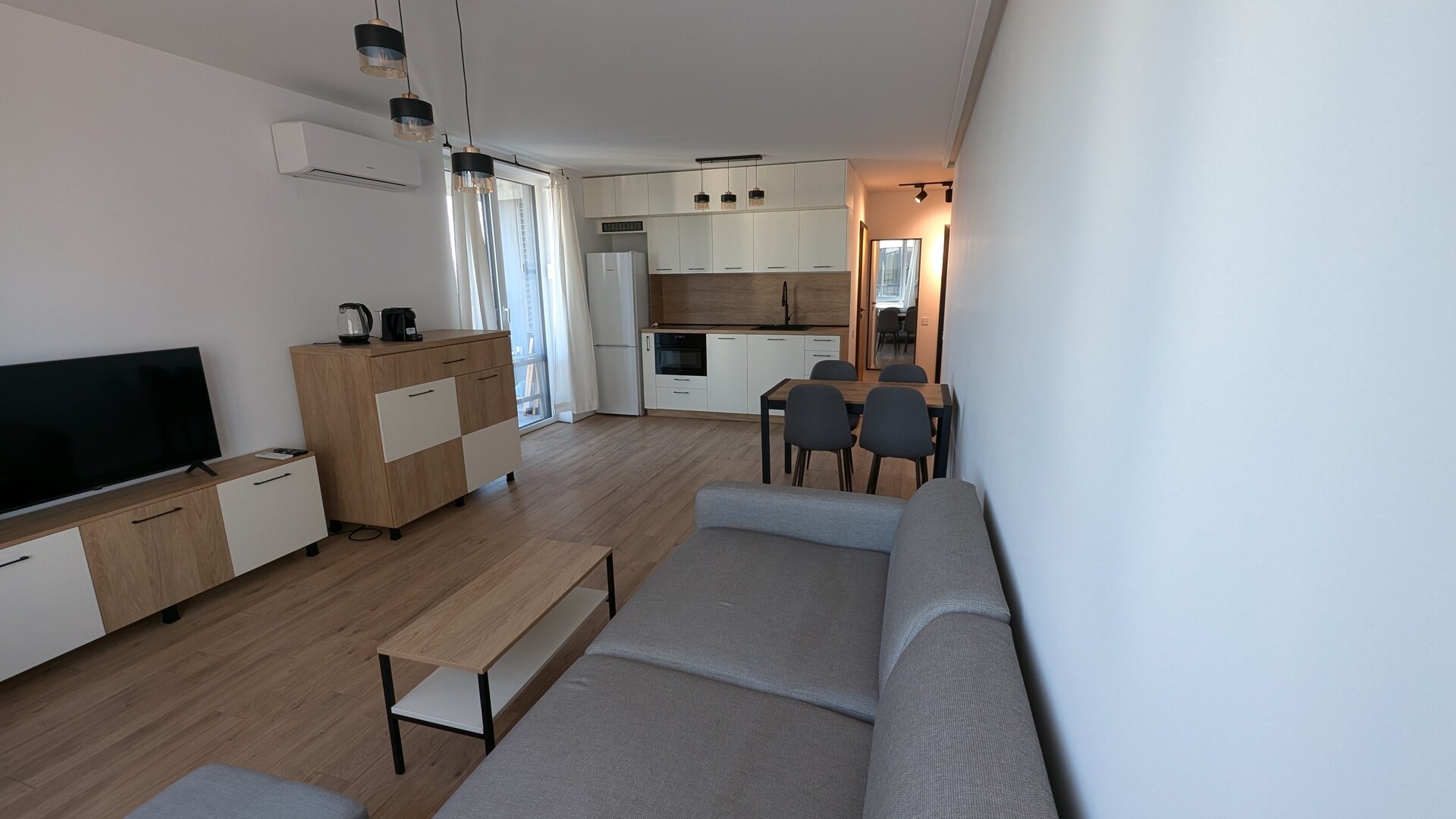 Stylish Living in Kompleks Reina - 1BD with desk 1 Flat Manager Booking