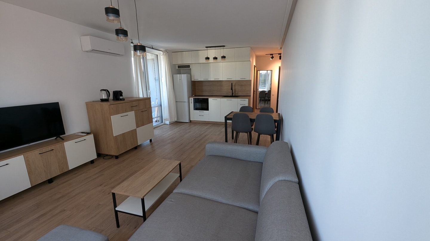 Stylish Living in Kompleks Reina - 1BD with desk 1 Flat Manager Booking