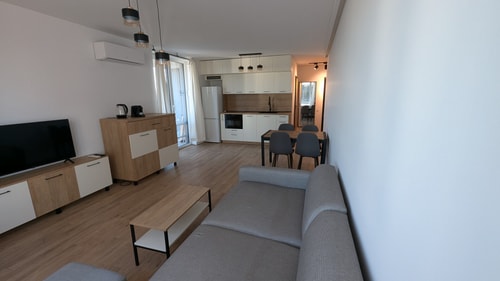 Stylish Living in Kompleks Reina - 1BD with desk 1 Flat Manager Booking