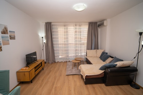 Spacious 2BD Apartment - Walk to City Center 1 Flat Manager Booking