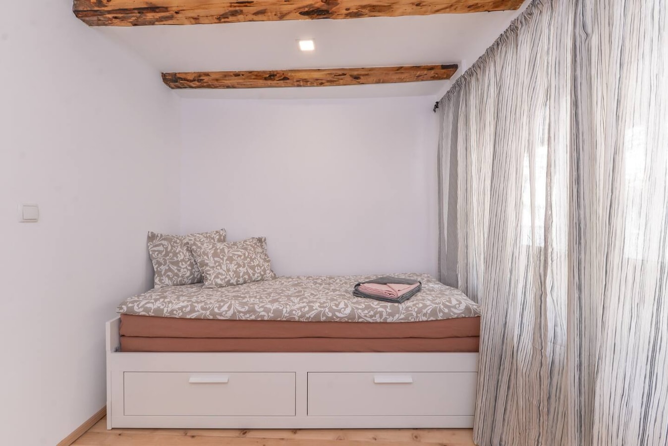 NEW Serdika Apartment | 2-BDR Artistic Maisonette 21 Flat Manager Booking
