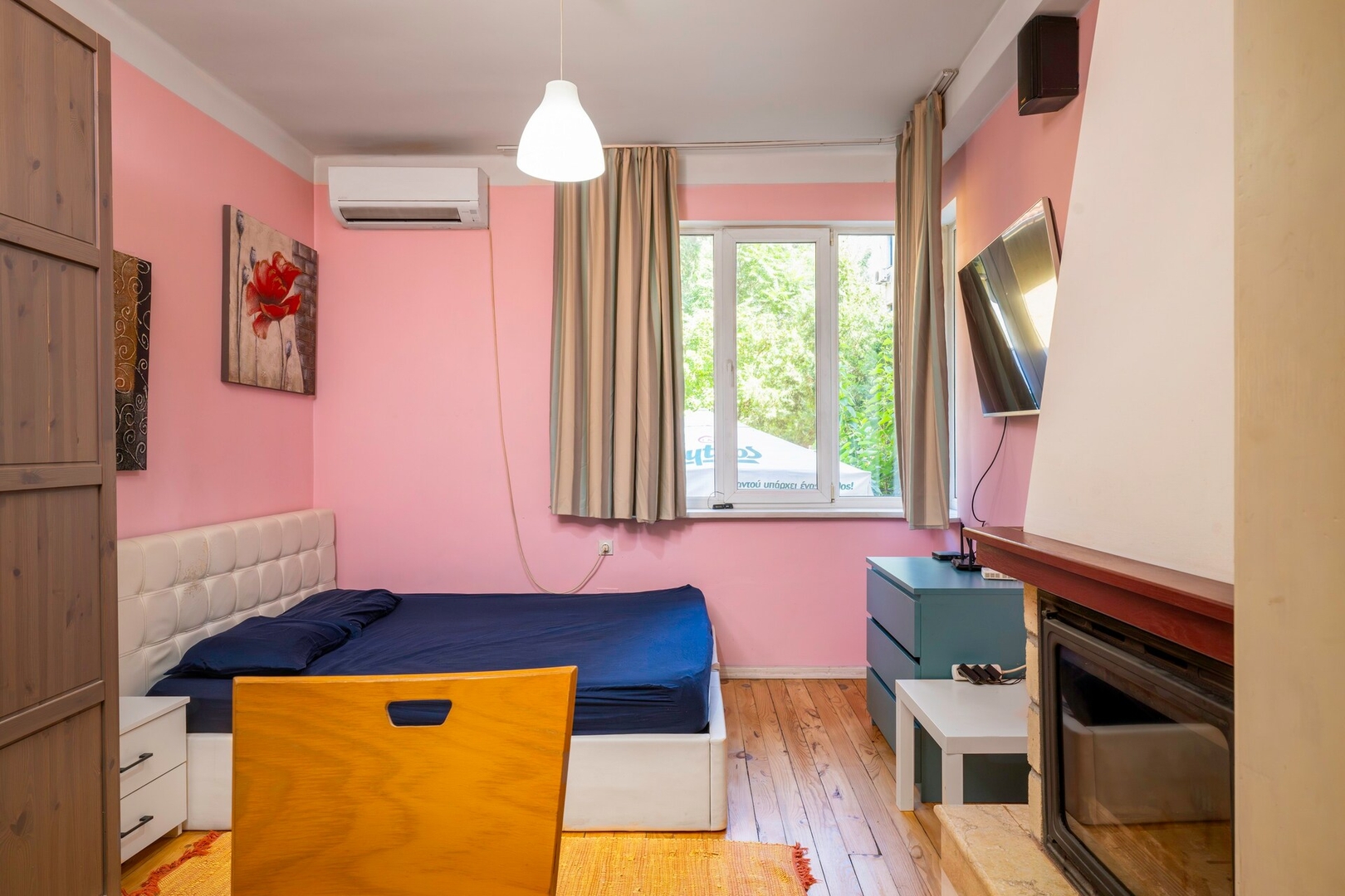 Sofia's 1BD Colourful Getaway Near NDK 6 Flat Manager Booking
