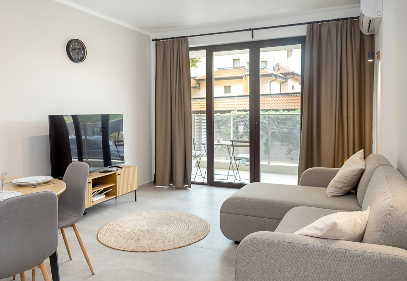 Skyline Varna – Stylish 1BD City Apartment Flat Manager Booking