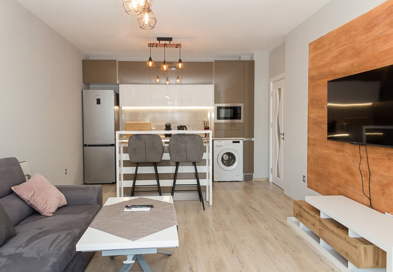 Sunny 1BD Flat in St Constantine & Helena Complex Flat Manager Booking