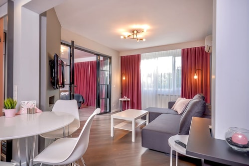 ROS? one bedroom designer apartment in city centre 3 Flat Manager Booking