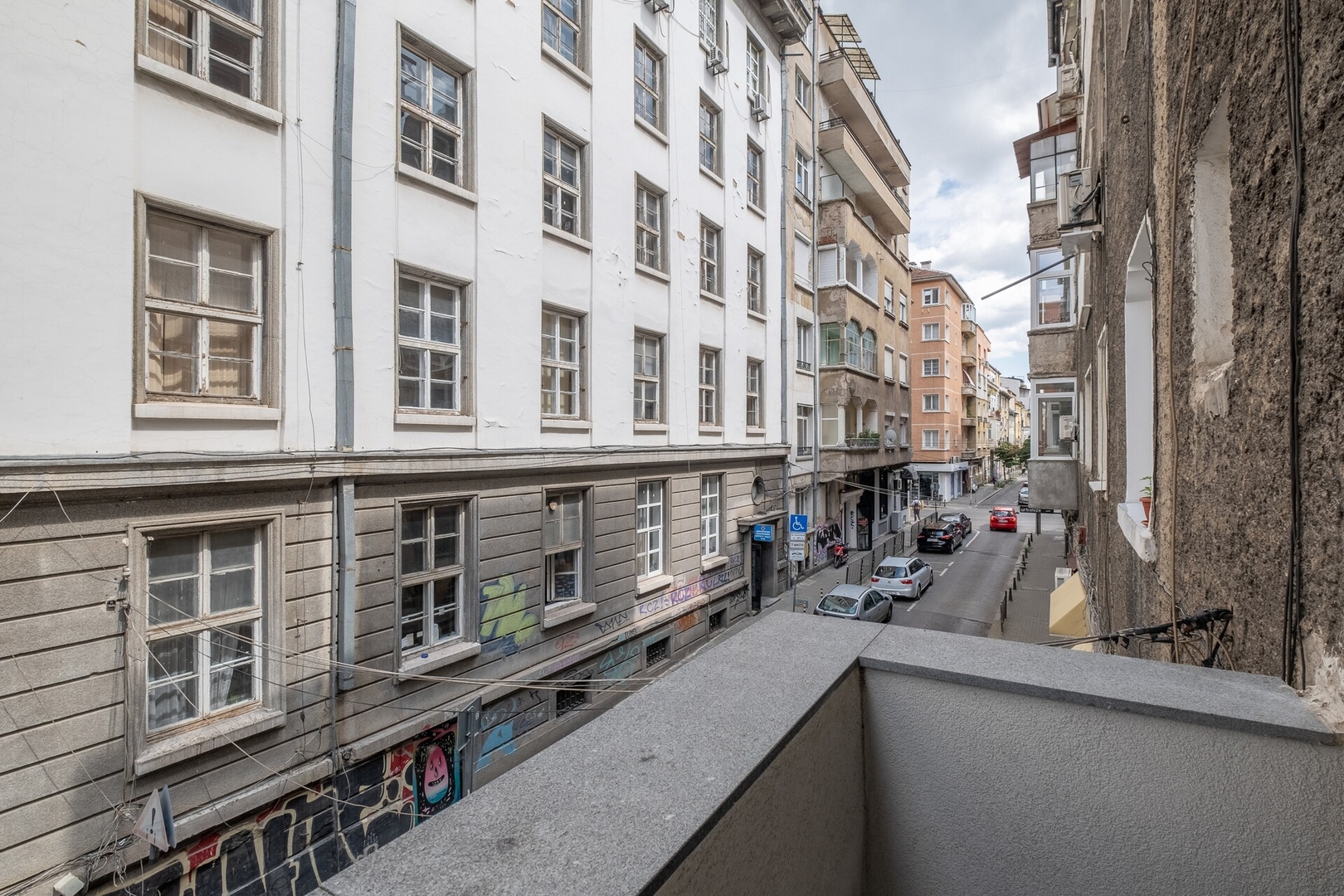 Spacious 2BR Flat with Terrace 15 Flat Manager Booking
