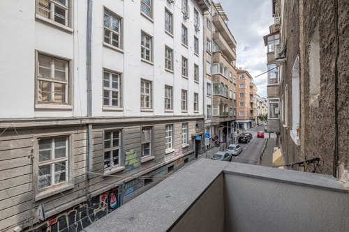 Spacious & Central 2BR with Terrace, Cozy & Modern 15 Flat Manager Booking