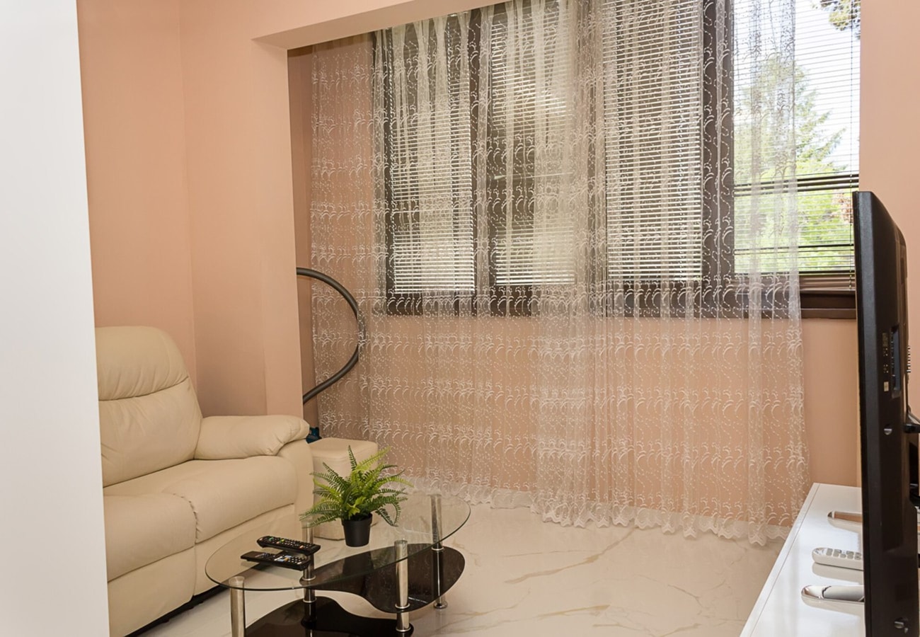 Comfy 1-Bedroom Apartment in Chayka Neighbourhood 11 Flat Manager Booking