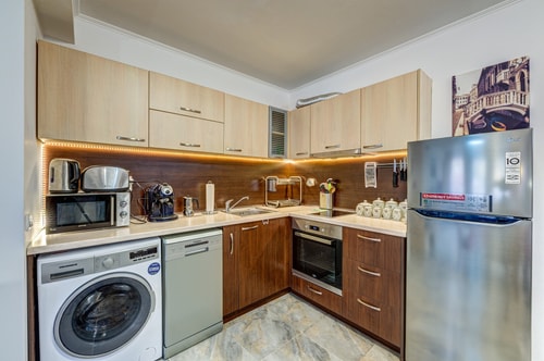 Bright and Spacious 2-BDR Apartment with Balcony 6 Flat Manager Booking