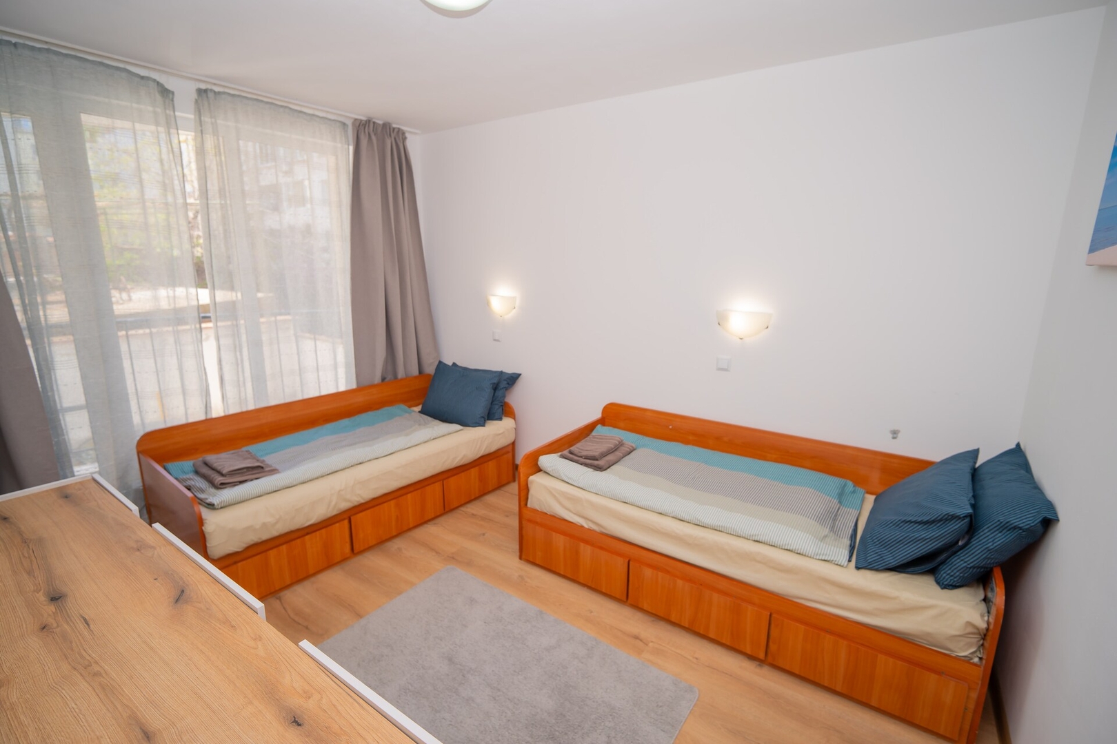 Spacious 2BD Apartment - Walk to City Center 3 Flat Manager Booking