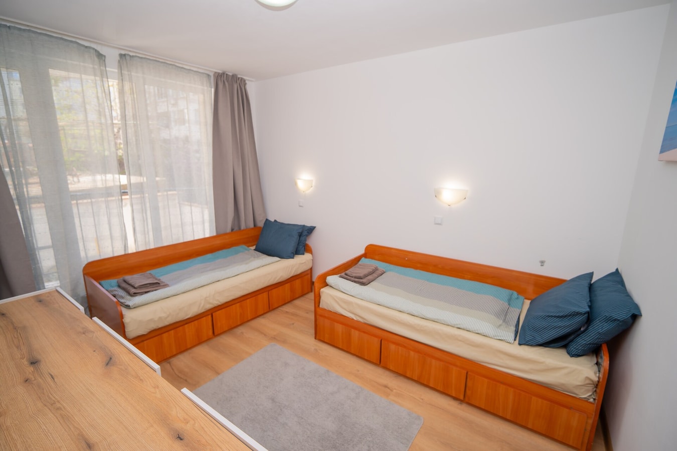 Spacious 2BD Apartment - Walk to City Center 3 Flat Manager Booking