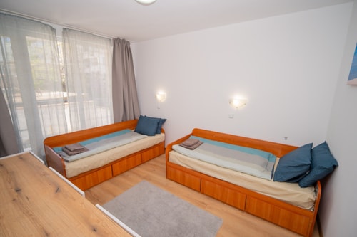 Spacious 2BD Apartment - Walk to City Center 3 Flat Manager Booking