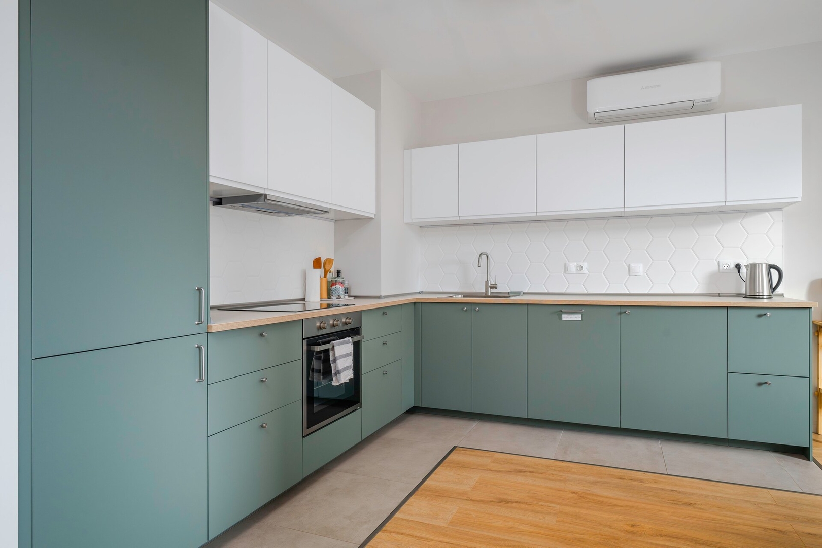 Modern and Central: 1BD Flat with Balcony 9 Flat Manager Booking