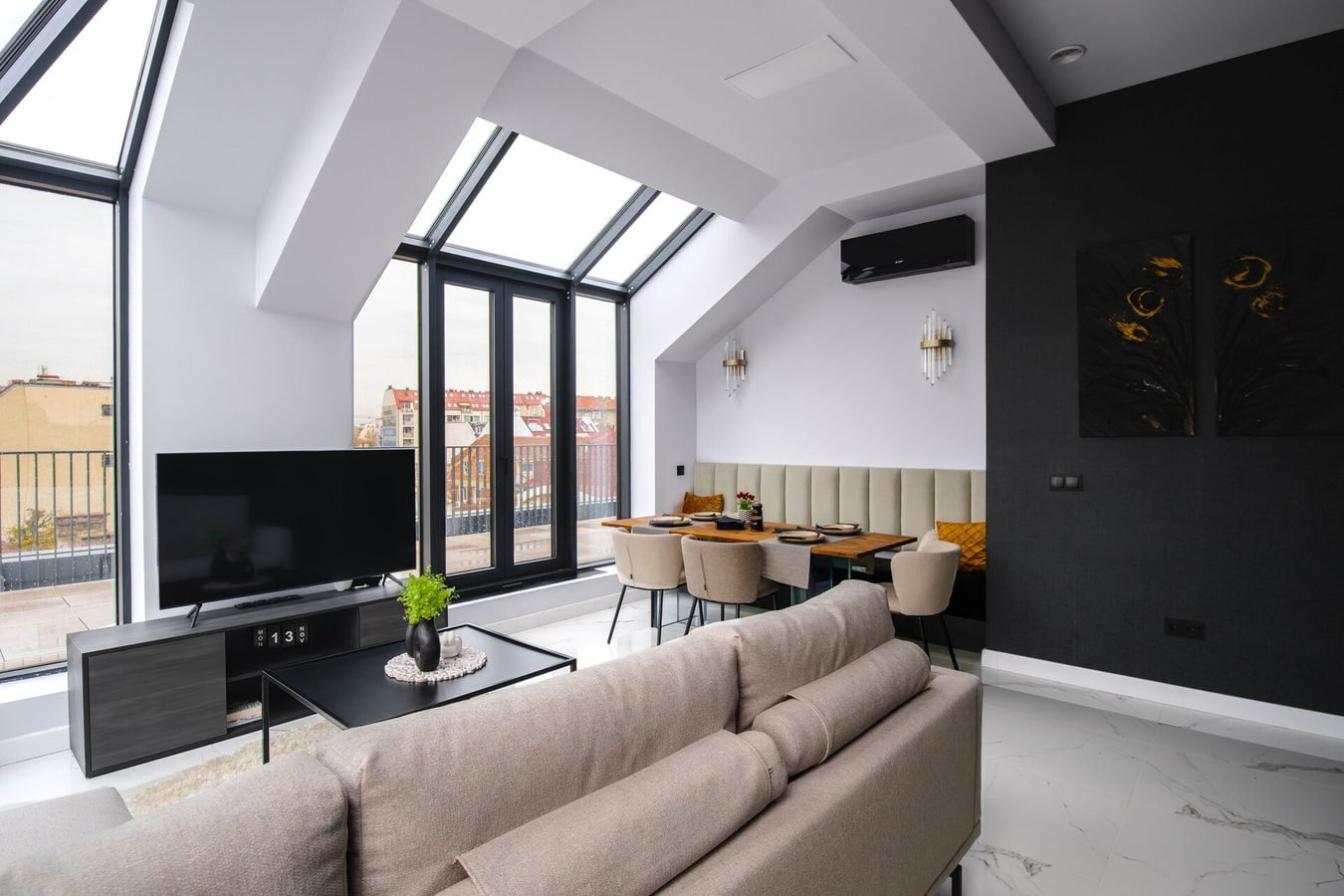 Exquisite Penthouse: Luxe Living with City Views 11 Flat Manager Booking