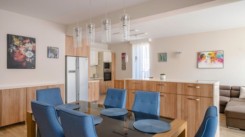 Nadya Ralevitsa 1BD · Modern & Spacious Stay with Free Parking 6 Flat Manager Booking