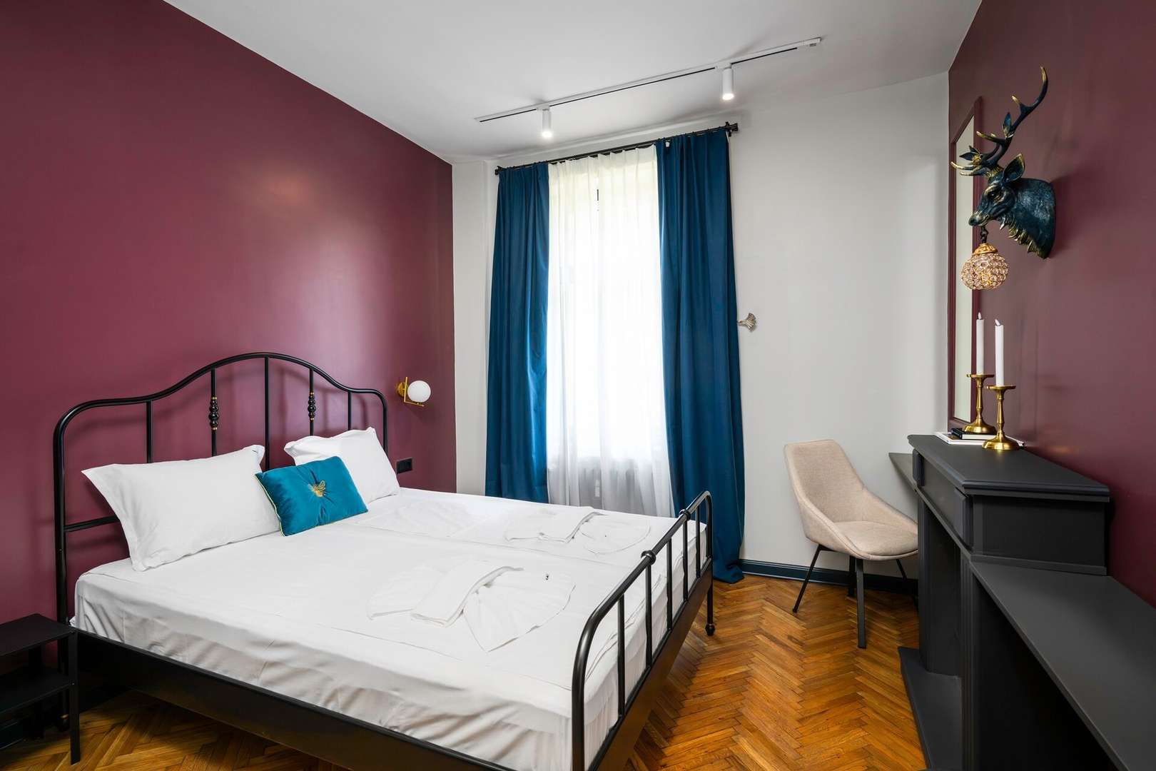 *Royal Retreat* - Your central designer spot 10 Flat Manager Booking