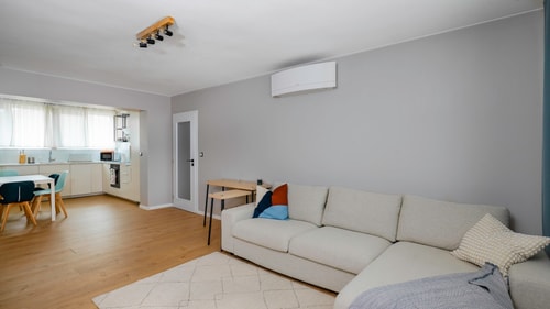 Quiet 2 BDR Comfort Near NDK + Workspace 6 Flat Manager Booking