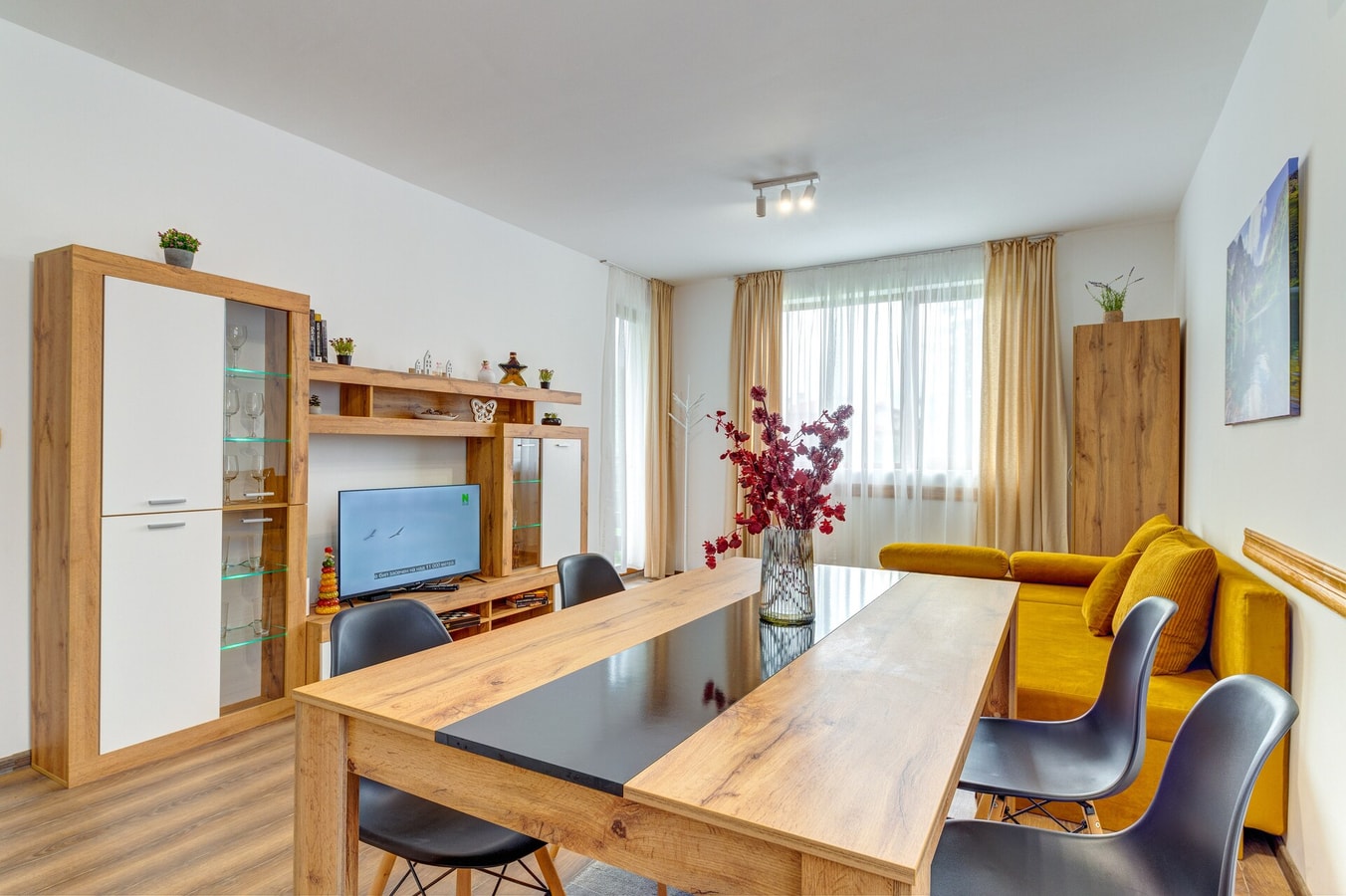 Villa Kometa  – 1BD Apt with Balcony & Forest View Flat Manager Booking