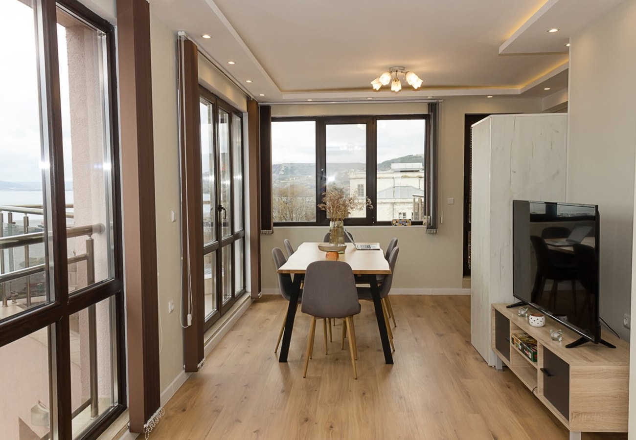 Seaview Haven: Elegant 2BD Flat in Balchik 6 Flat Manager Booking