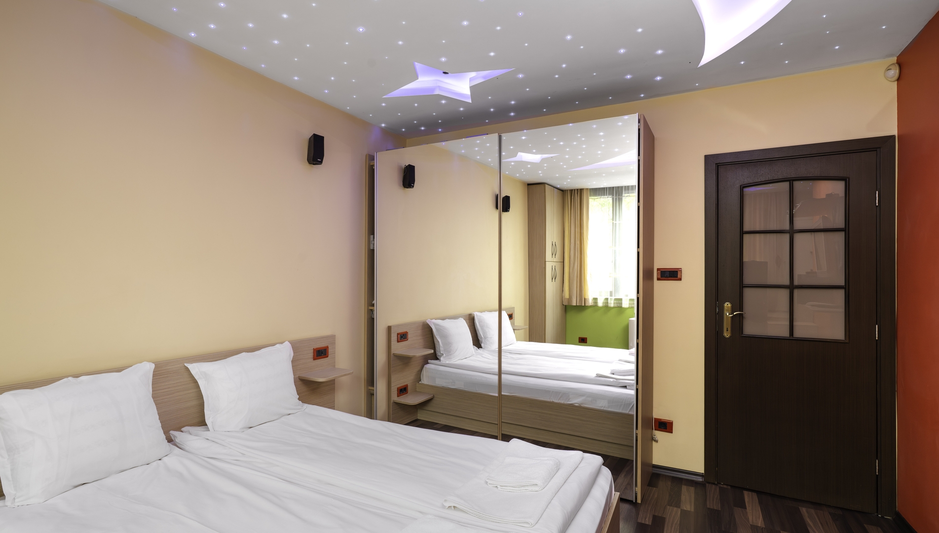 Central 1BD Apartment Next to Women's Market 14 Flat Manager Booking
