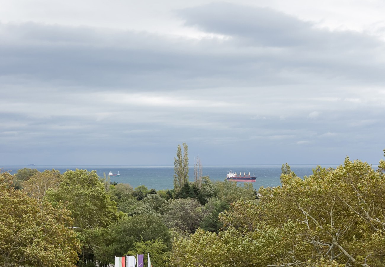 Modern Seaside Retreat in Varna 4 Flat Manager Booking