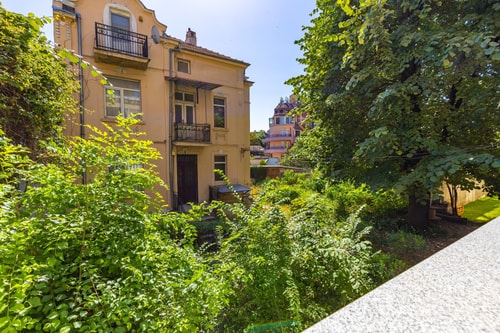 White&Grey Two 1-BD Apartments 9 Flat Manager Booking